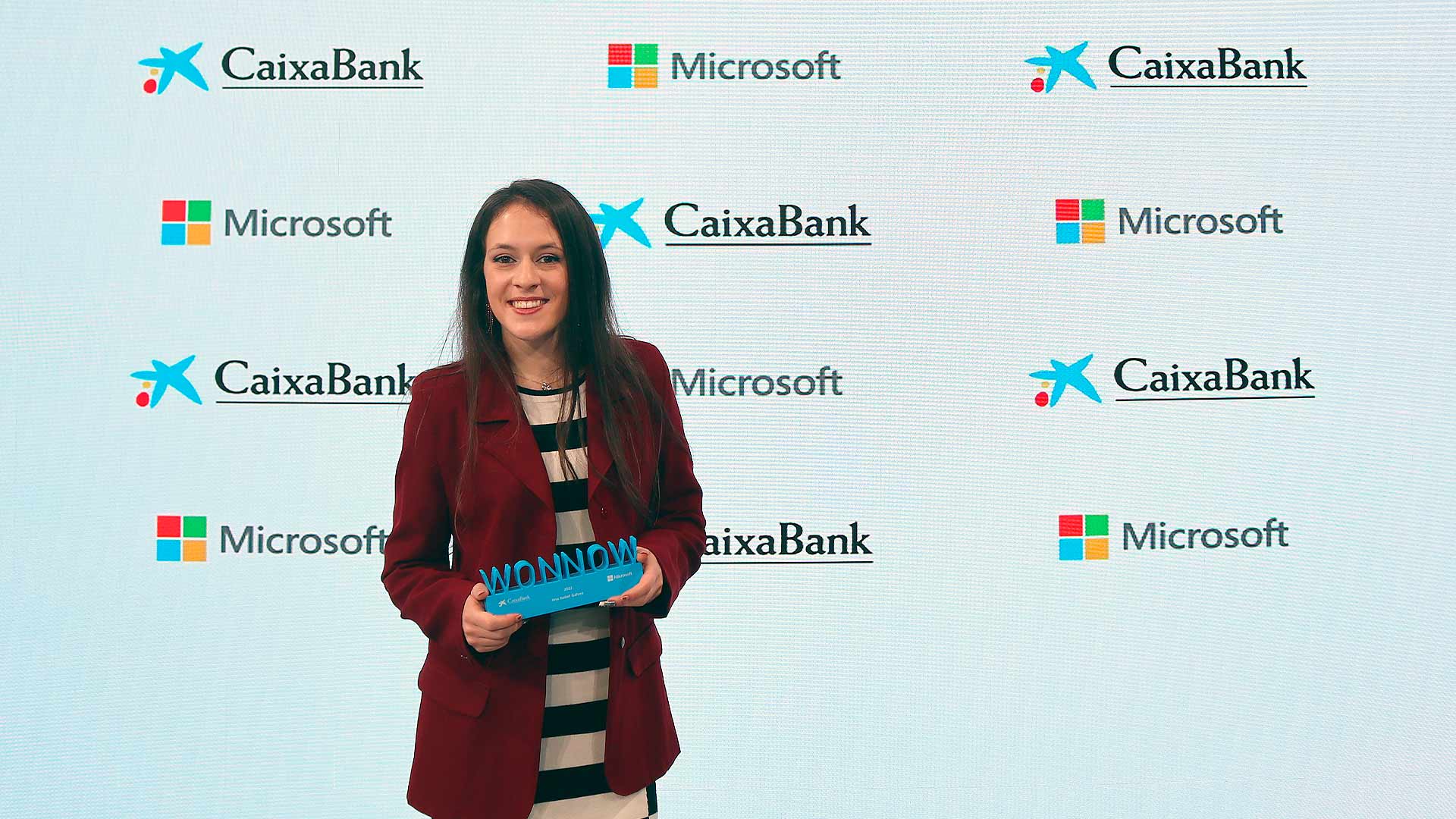 Ana Isabel Gálvez con su Premio WONNOW