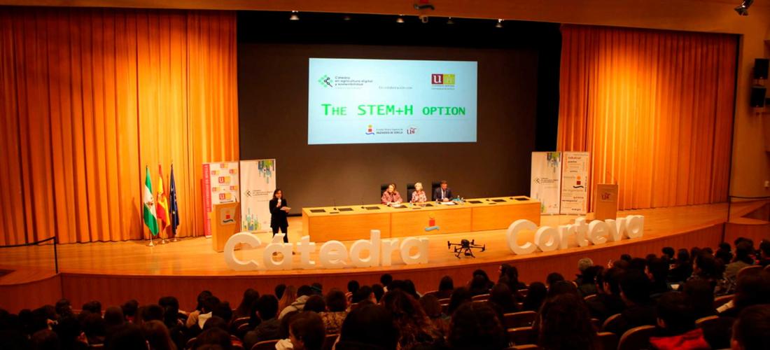 The STEM+H option en el salón de actos de la ETSi | ETSi